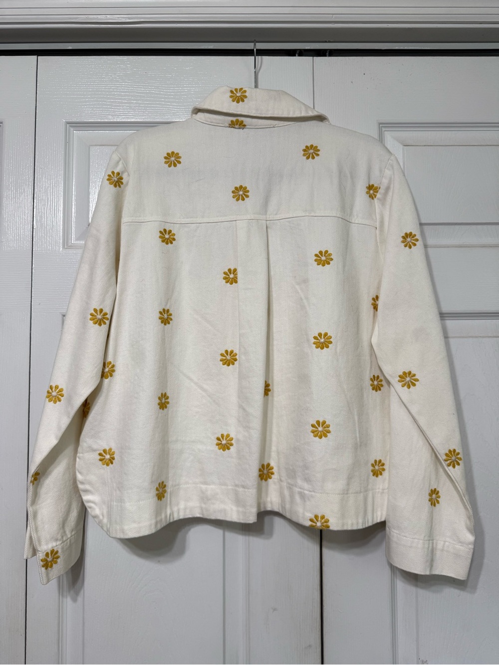 DAVI & DANI White Jean Jacket with Yellow Daisy Embroidery - Picture 4 of 4